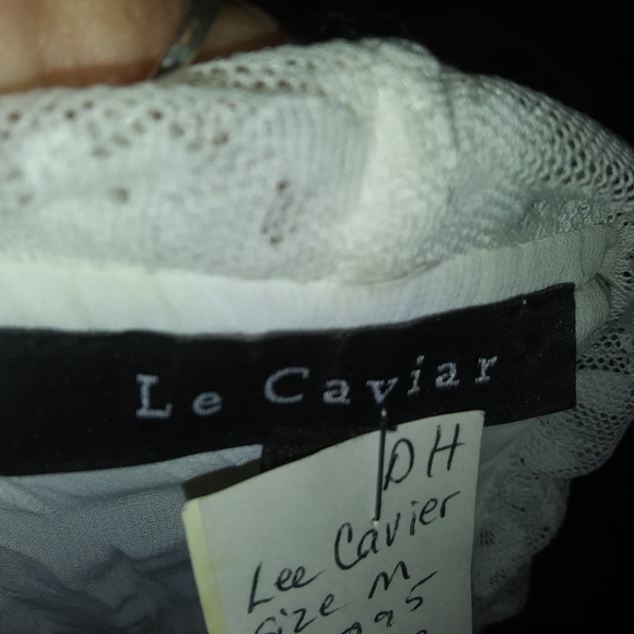 Beautiful blouse - Picture 3 of 3